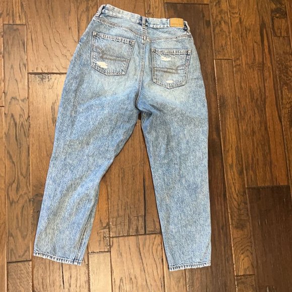 American Eagle light wash baggy ripped jeans, size 4 short - Picture 4 of 11